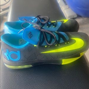 KD grade school boys 6.5Y